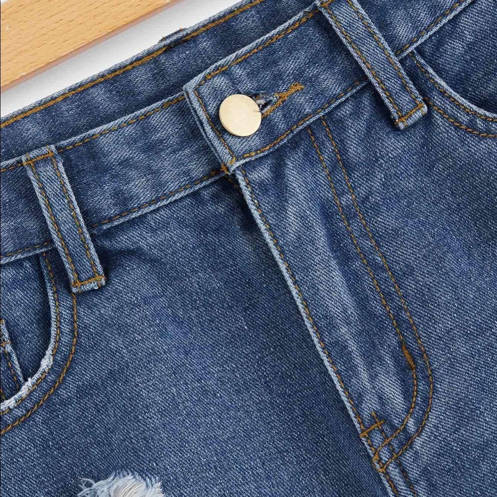 CHARA💙 blue distressed denim shorts ripped - Picture 3 of 5